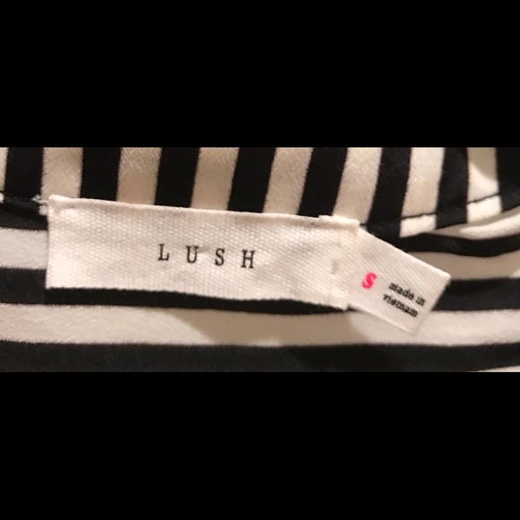 Darling Razor-back Top Show off your shoulders! - Picture 3 of 4